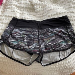 EUC lululemon 2.5 speed short size 6
